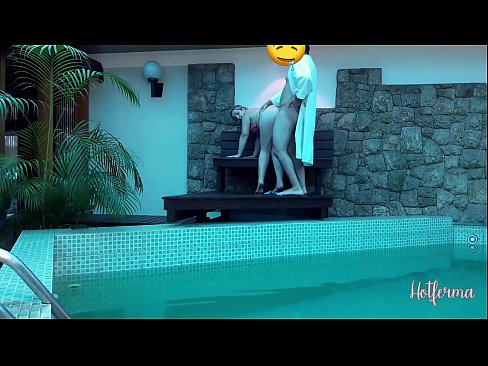 ❤️ Baas noeget faam nei it swimbad, mar koe net wjerstean in hot ☑ Pornofideo by wy ﹏
