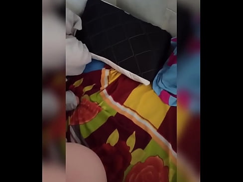 ❤️ Myn keamergenoat bliuwt allinnich thús want har man giet op fakânsje en ik nim de kâns oan om har te neuken en har kont fol mei molke ☑ Pornofideo by wy ﹏