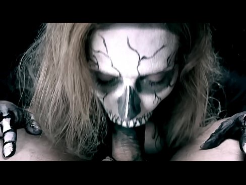 ❤️ Demon famke sûgje hoanne mei har swarte mûle en slikken cum. ☑ Pornofideo by wy ﹏